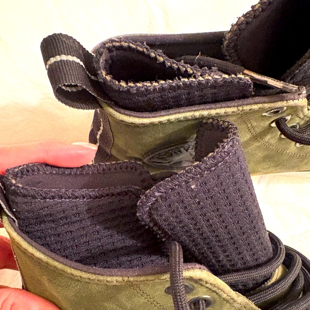 Converse Chuck Taylor All Star Waterproof High Top Unisex Sneaker/Boot - Picture 6 of 10
